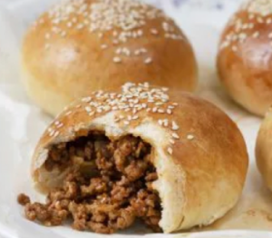 Buns (Lachmaniot) filled with beef
