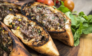 Arayes stuffed with ground meat